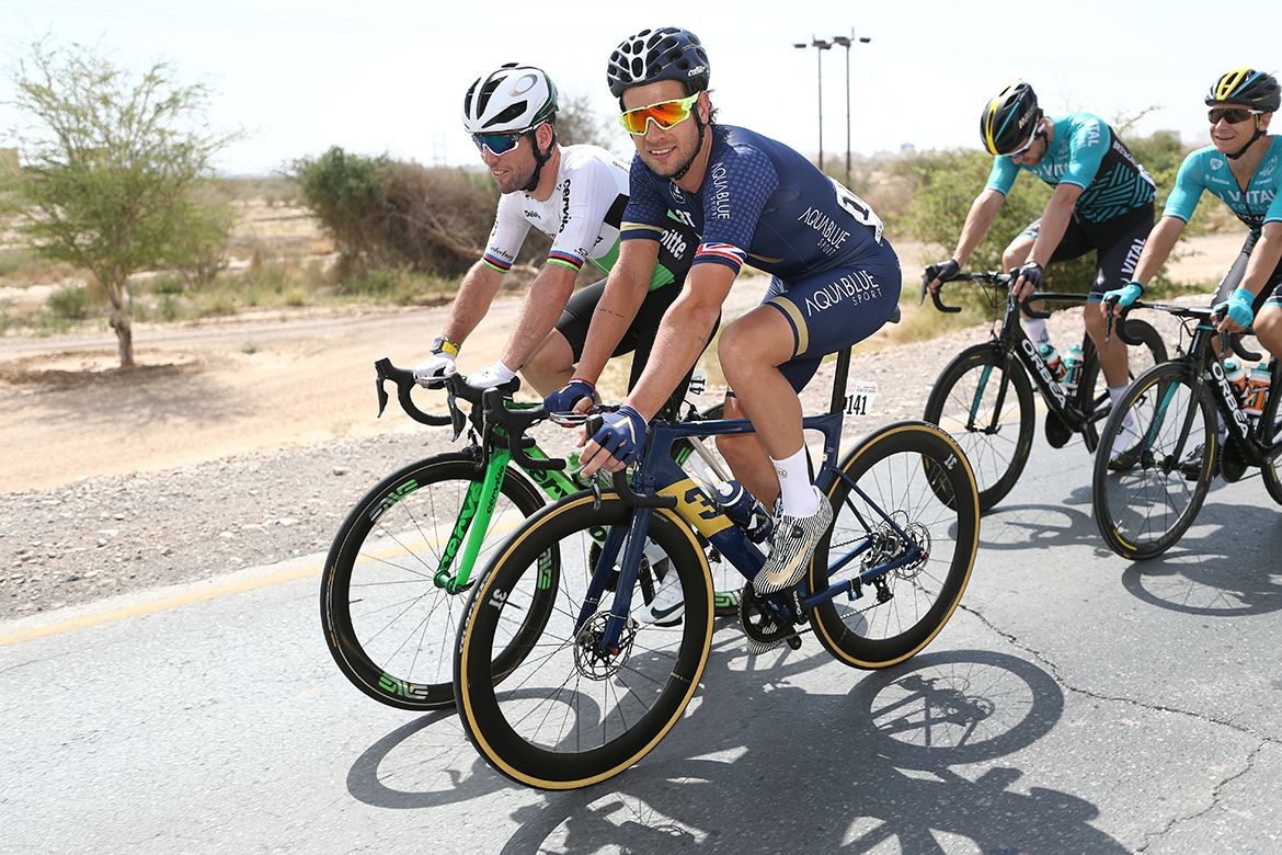 Mark Cavendish (Dimension Data) and Adam Blythe (Aqua Blue Sport).