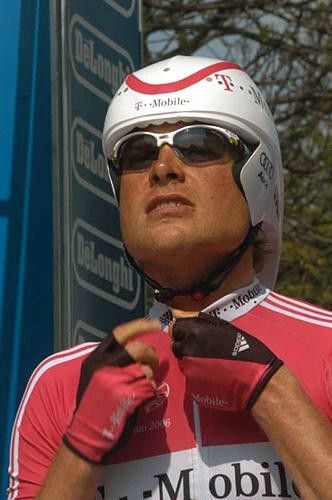 Jan Ullrich (T-Mobile) straps on the gear