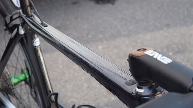 A Cavendish logo and thin green pinstripe adorns the top tube of Cavendish's bike