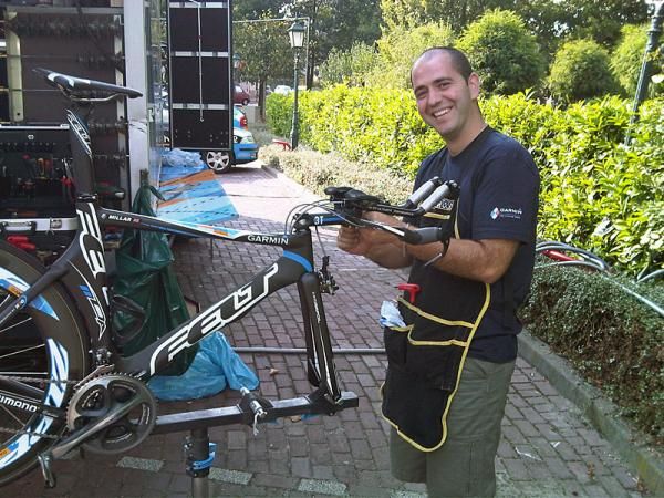 Inaki setting up my 54cm TT bike.