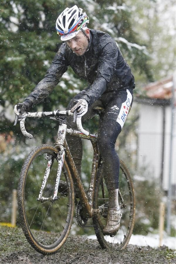 Niels Albert braved the snow to preview the course