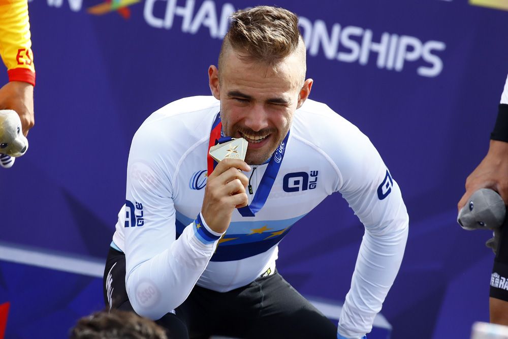 Victor Campenaerts takes a bite out of his gold medal