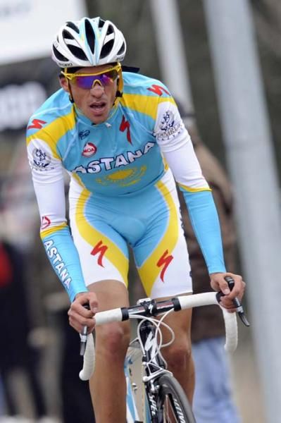 Alberto Contador (Astana) on the attack in Mende.