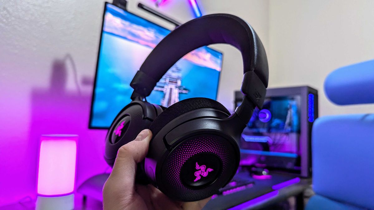 Razer's latest wireless PC gaming headset rocks 9 zones of RGB lighting ...