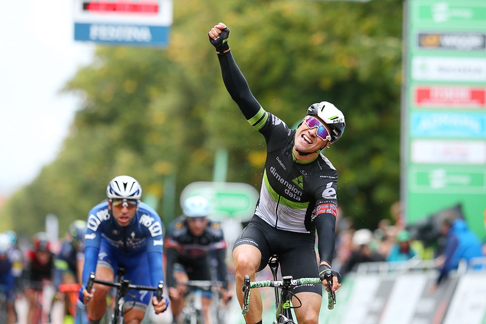 Edvald Boasson Hagen wins stage 8 in Britain