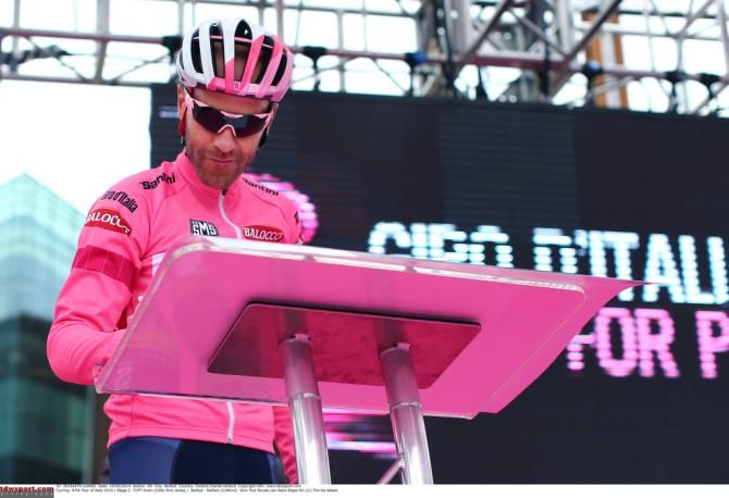 Svein Tuft didn't have long to enjoy his pink jersey before the rain cam down