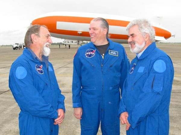 Researchers Wait to Board Zeppelin Eureka