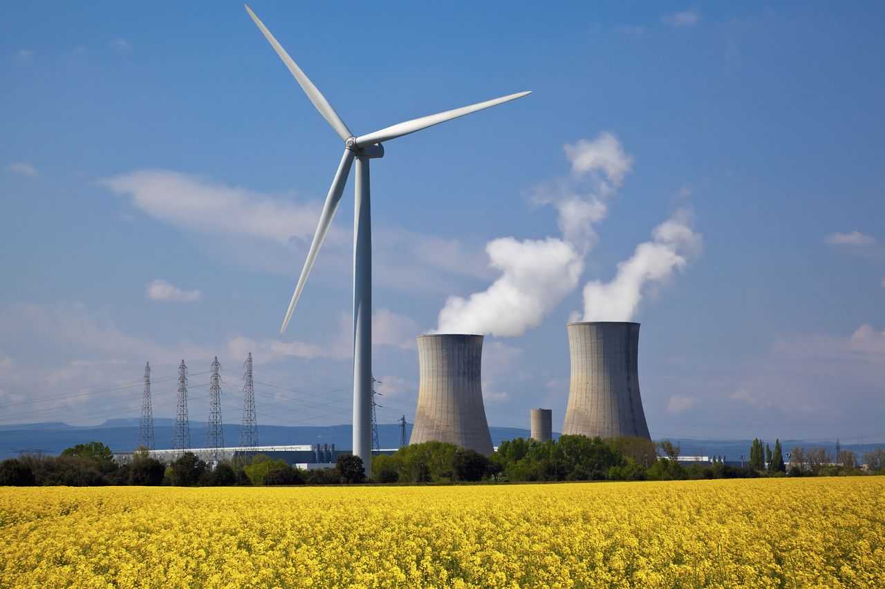 Nuclear power station and wind turbine