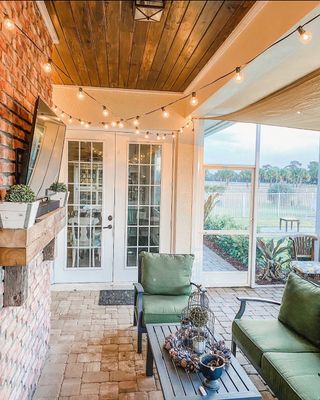 covered porch with festoon lights