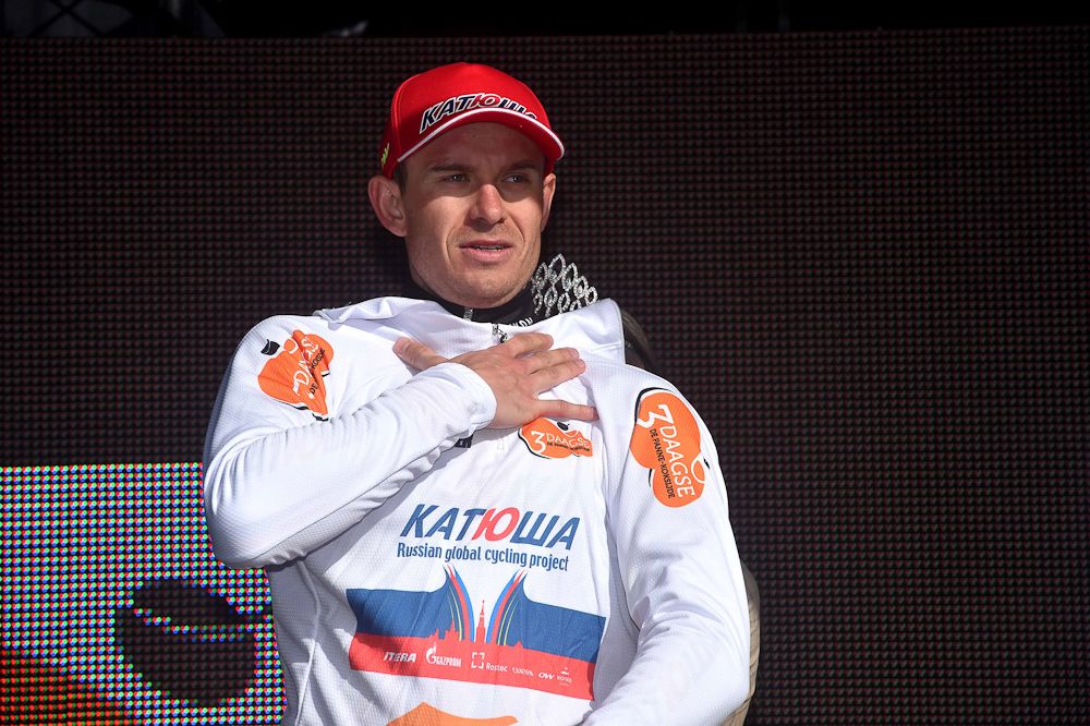 Kristoff puts on the final leader's jersey at Driedaagse De Panne.