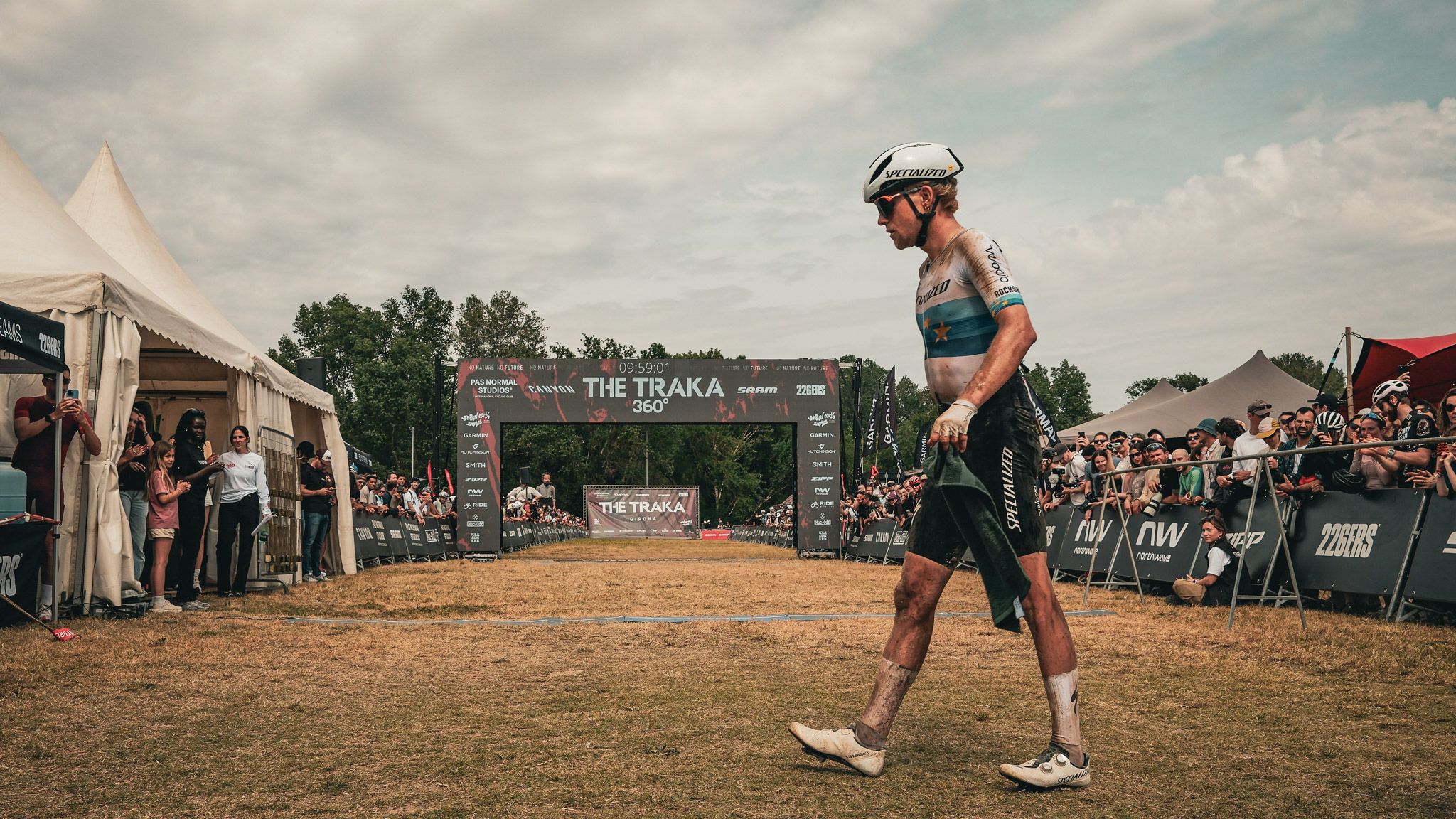 A loss of community, two-tier finances, and a tactical conundrum – Are professional teams reshaping the gravel scene?