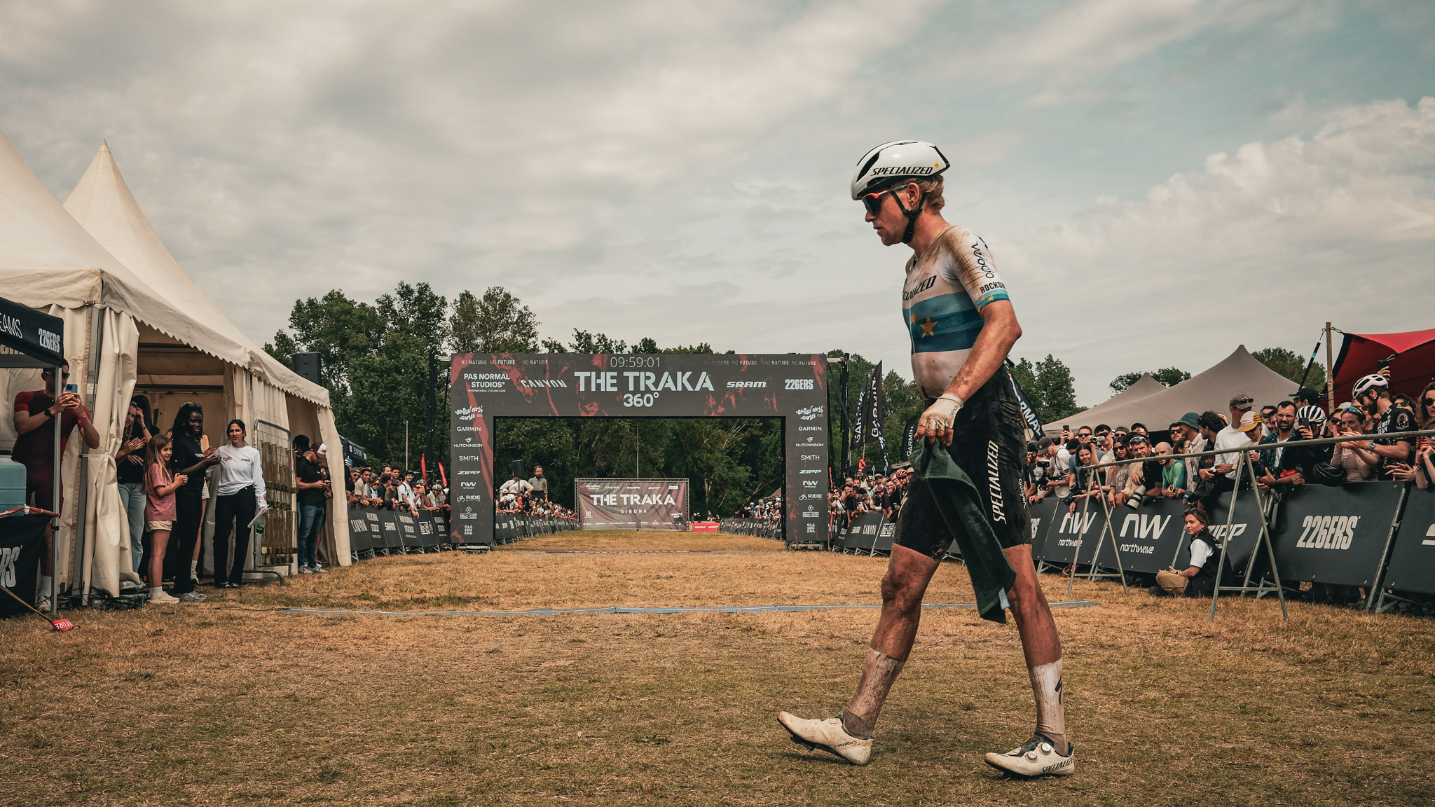 A loss of community, two-tier finances, and a tactical conundrum – Are professional teams reshaping the gravel scene?