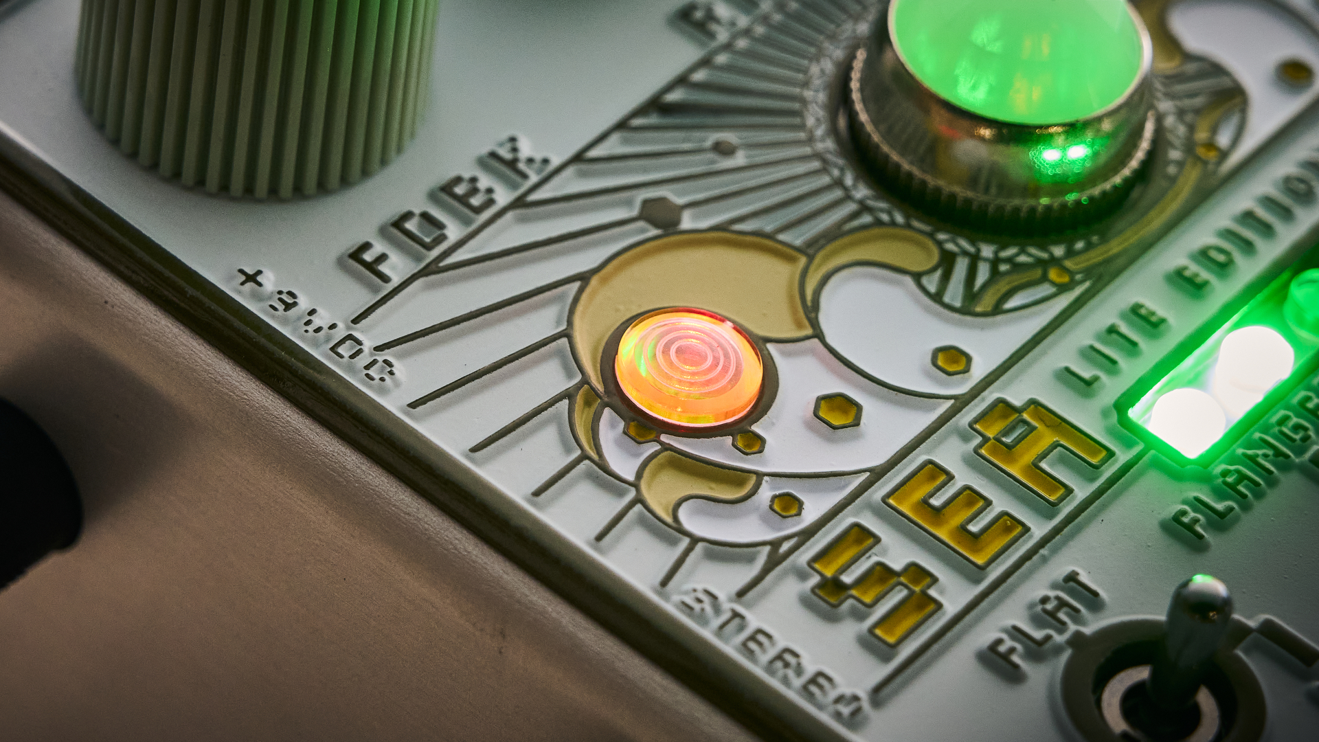 Close up of an LED on the Beetronics Seabee Lite chorus pedal