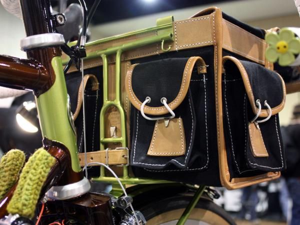 Yipsan built a custom rack around this bag. Check out the spoke handle on the locking pin up top.