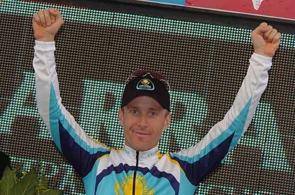 Levi Leipheimer (Astana) takes to the podium after his strong time trial win.