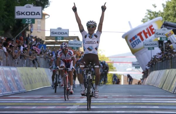 John Gadret (AG2R) raises his arms in victory