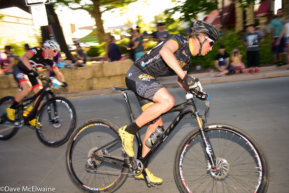 Veteran racer Jay Henry (Tokyo Joes) chasing the lead group on lap two
