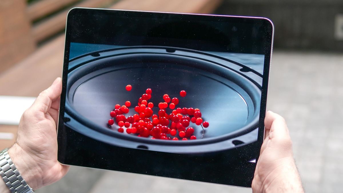 A video running on the iPad Pro 2024&#039;s display