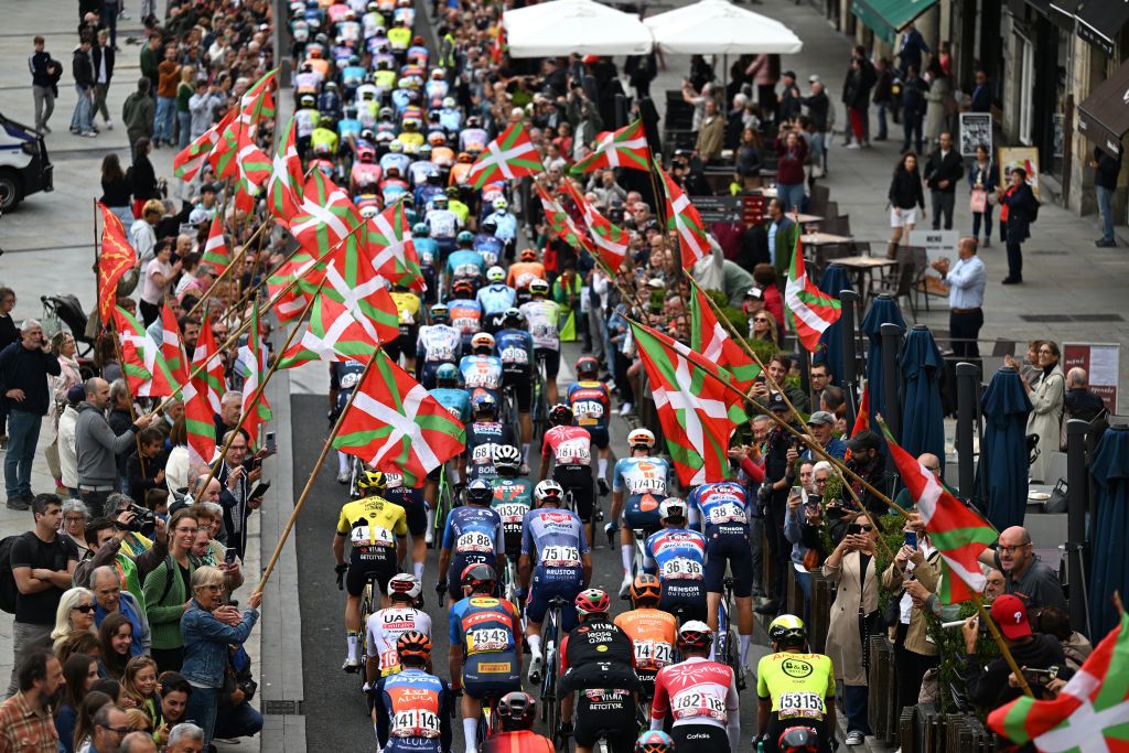 VITORIAGASTEIZ SPAIN SEPTEMBER 05 A general view of the peloton while fans cheer prior to the La Vuelta 79th Tour of Spain 2024 Stage 18 a 1798km stage from VitoriaGasteiz to Maestu Parque Natural de Izki UCIWT on September 05 2024 in VitoriaGasteiz Spain Photo by Tim de WaeleGetty Images