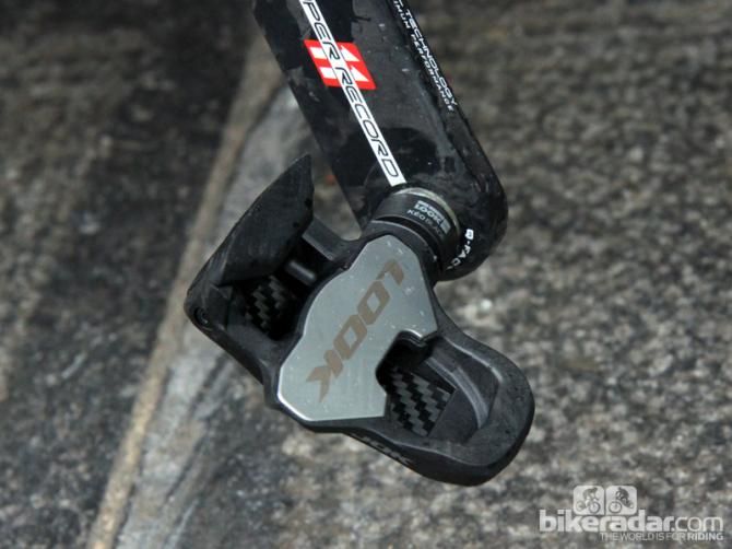 Most of the Look K&eacute;O Blade 2 pedals we spotted in the peloton were stuck at awkward angles. As compared to earlier editions, these seem to have stickier bearings that don't allow the bodies to hang down for easier entry