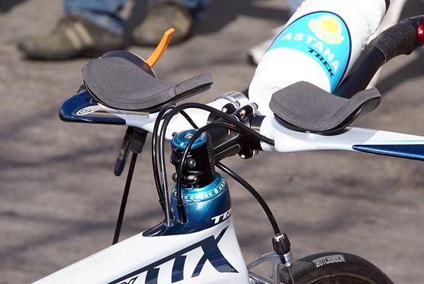 The Trek Equinox TTX also incorporates very neatly tucked away cables.