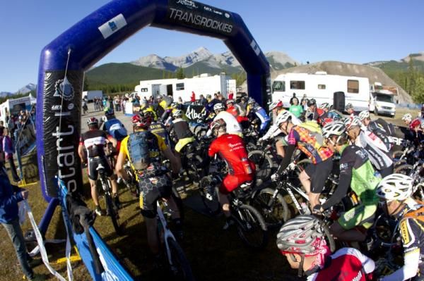 Riders await the start of stage 6
