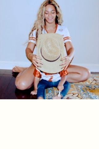 Beyonce And Blue Ivy Play Around With Hats