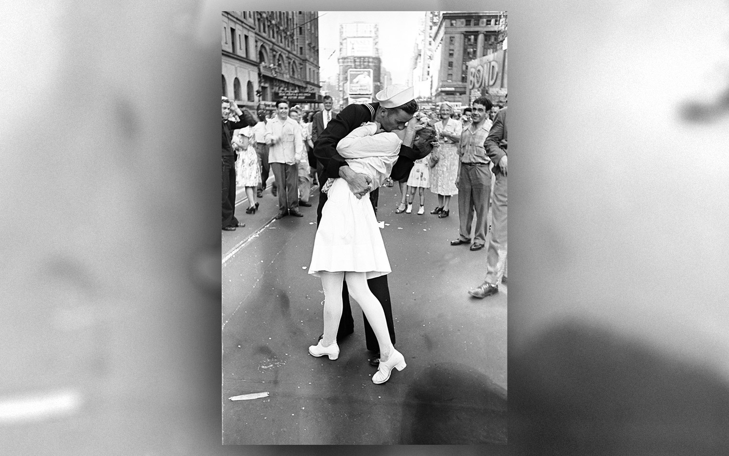 WWII Sailor in Controversial 'The Kiss' Photo Dies at 95 | Live Science