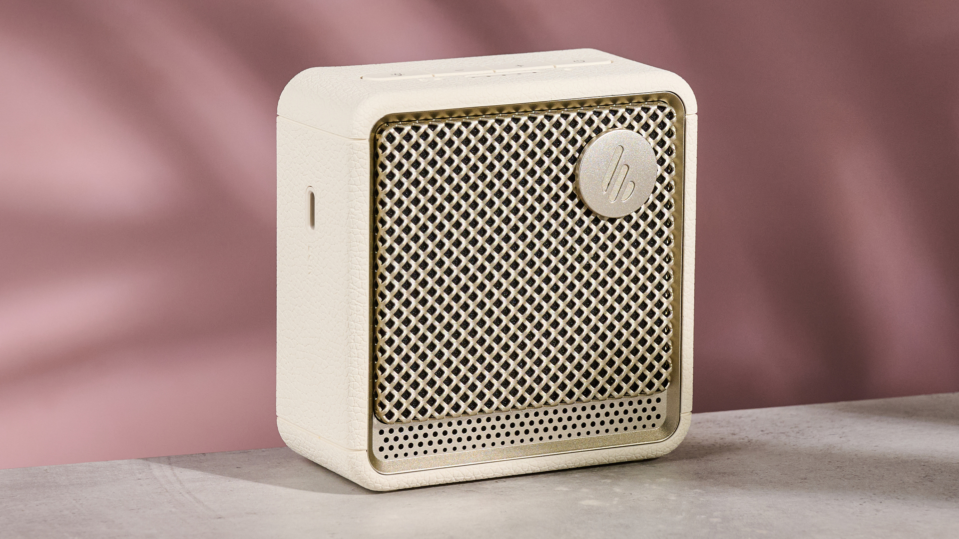 Edifier ES20 on table against pink background