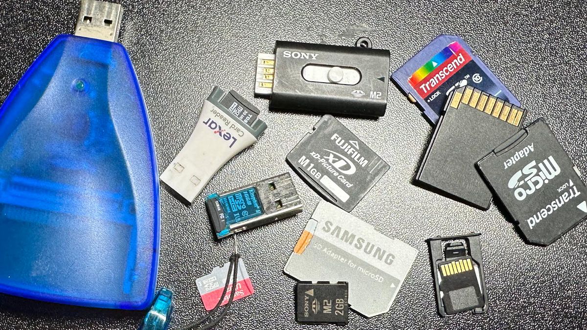 The Small Capacity Memory Card Championship (Japan) results are in — a 0.5MB SmartMedia card won, but a 2KB Casio battery-backed RAM card lost due to a technicality