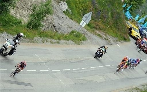 Evans goes for it on La Toussuire.
