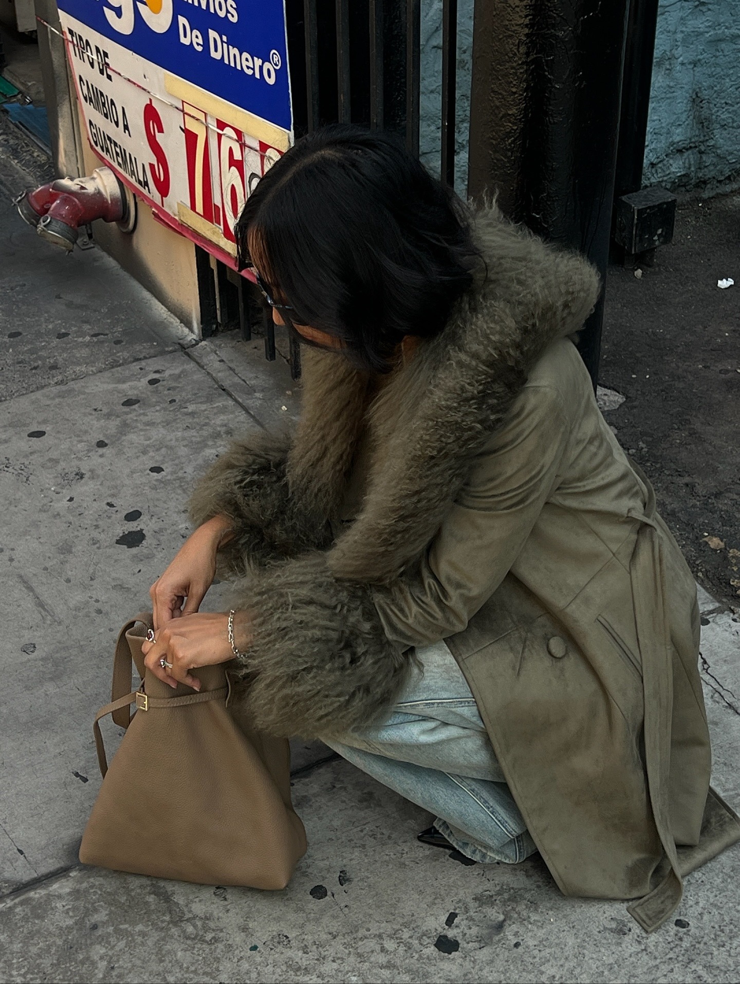 Influencer @shhtephs wears a khaki fur-trimmed coat.