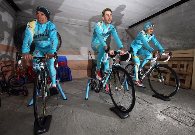 Astana on the turbo trainers on the rest day
