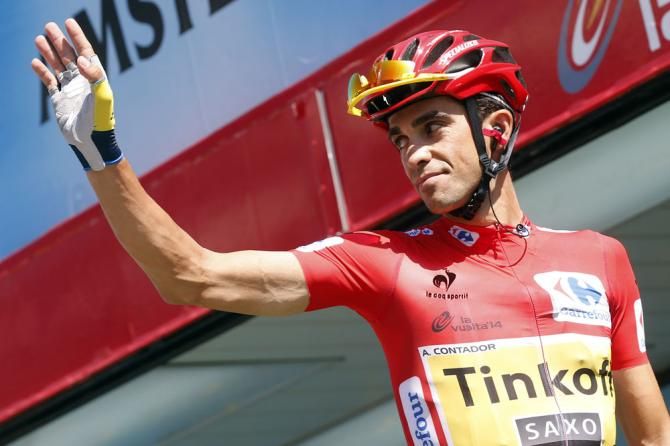 Alberto Contador (Tinkoff - Saxo) waves to his fans