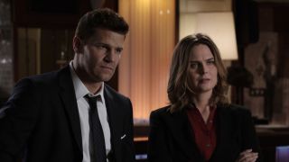 Brennan and Booth questioning someone in Bones