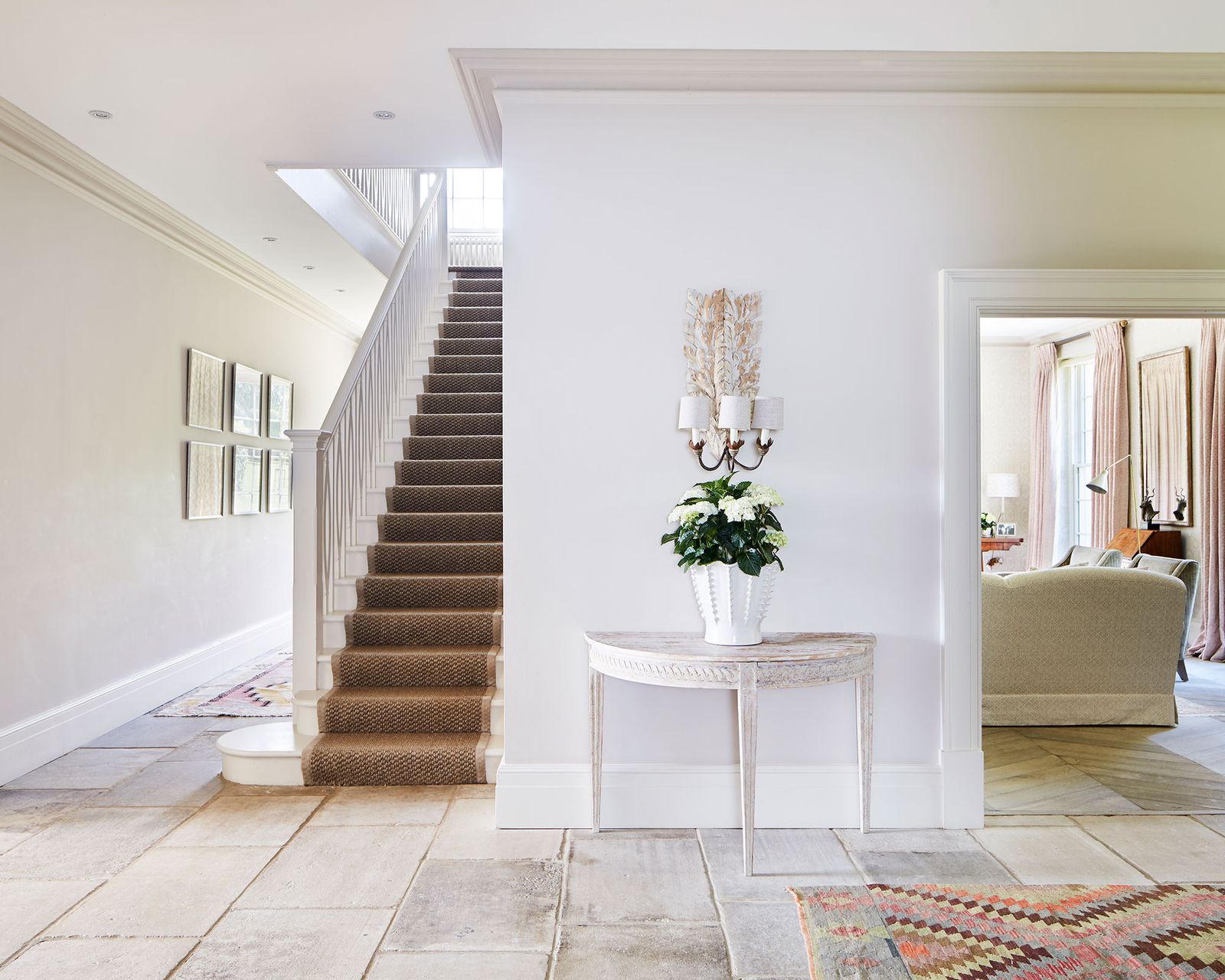 Modern hallway flooring ideas: 10 expert tips for entryways | Homes and ...