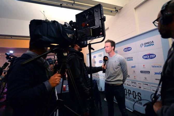 Iljo Keisse answer questions from the press