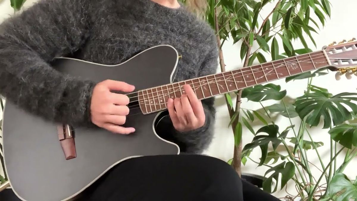 Ichika Nito playing Tim Henson&#039;s Ibanez TOD10N