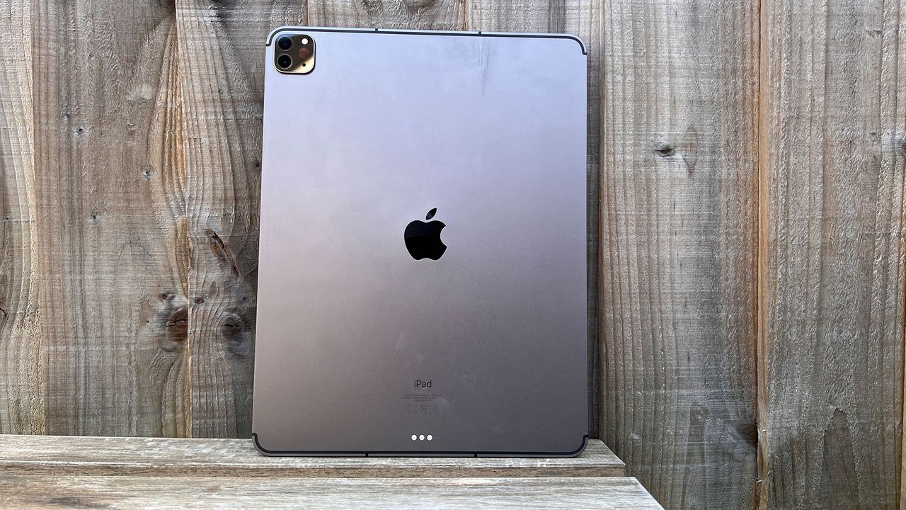 Back of the iPad Pro M1 in portrait position