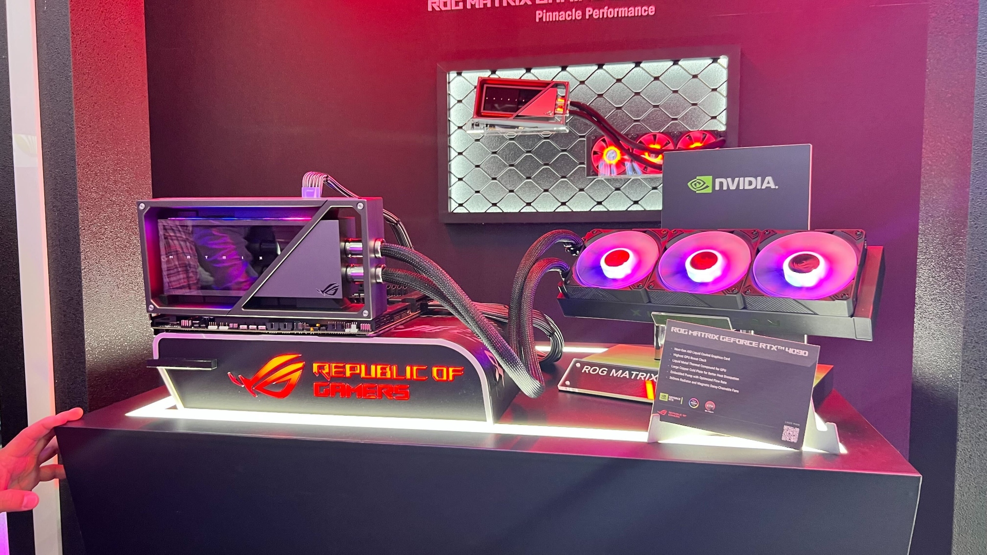 Asus reveals a gorgeous new liquid-cooled GPU, and I'm excited