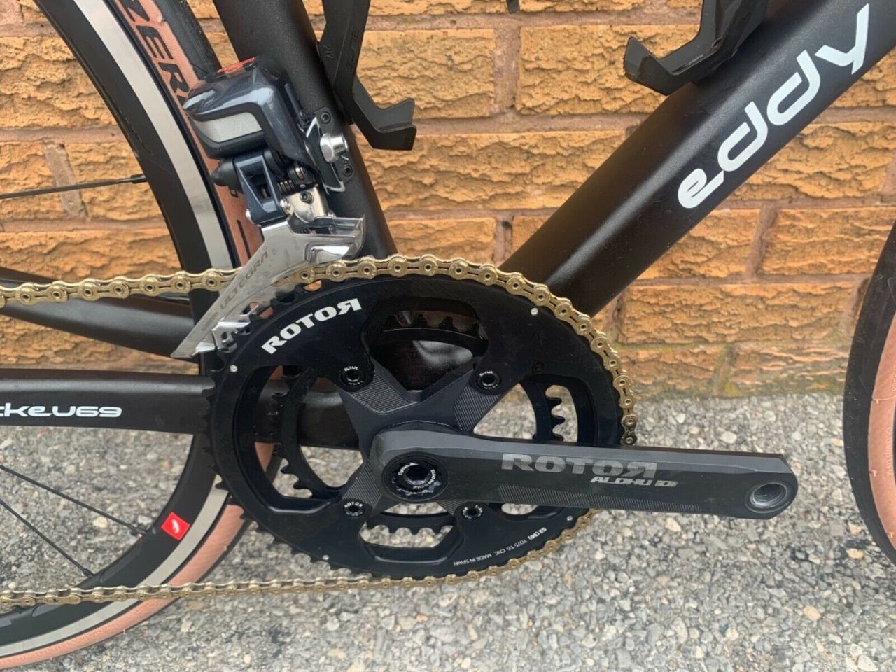 The chainset is a&nbsp;Rotor Aldhu, with 170mm cranks and 52- and 36-tooth rings