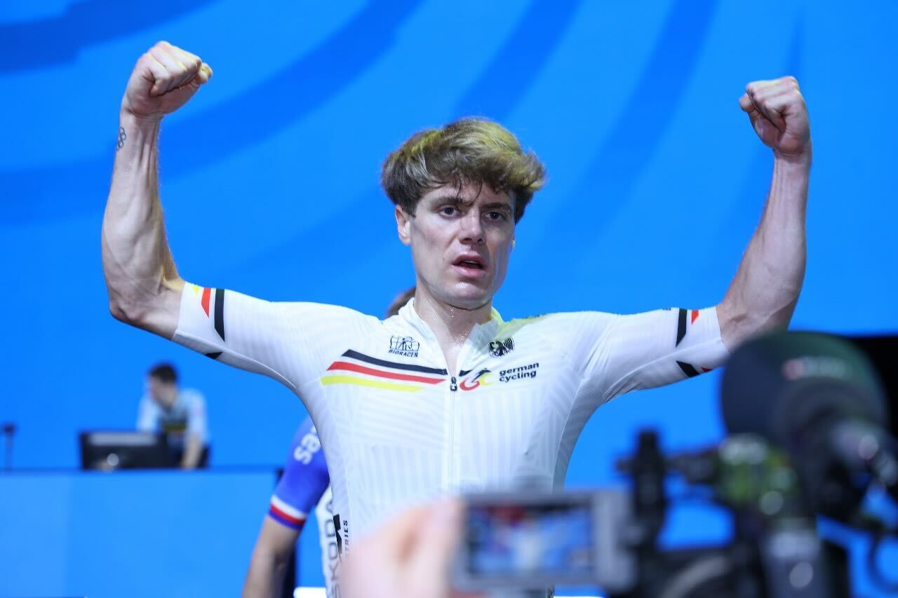 podium celebrations from 2025 uci esports cycling world champs