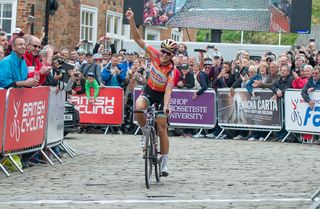 Lizzie Armitstead wins the British national women's road race
