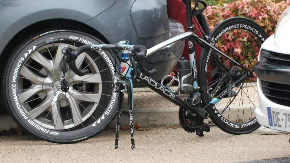 The mechanical doping was apparently hidden in the downtube