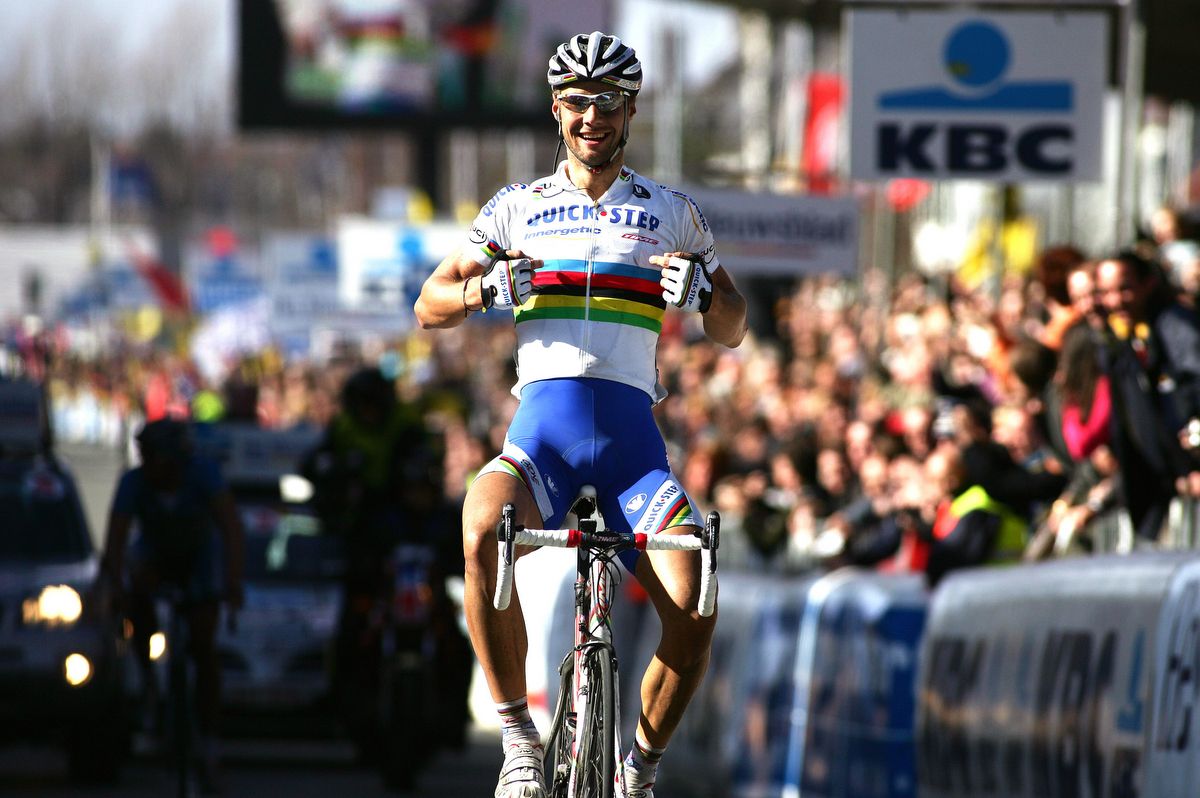 Tom Boonen wins back-to-back Ronde's as the world champion in 2006