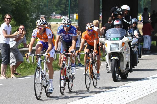 Lars Boom (Rabobank), Maarten Wynants (Quick Step) and Alan Perez (Euskaltel-Euskadi) made the Tour's first break of the year.