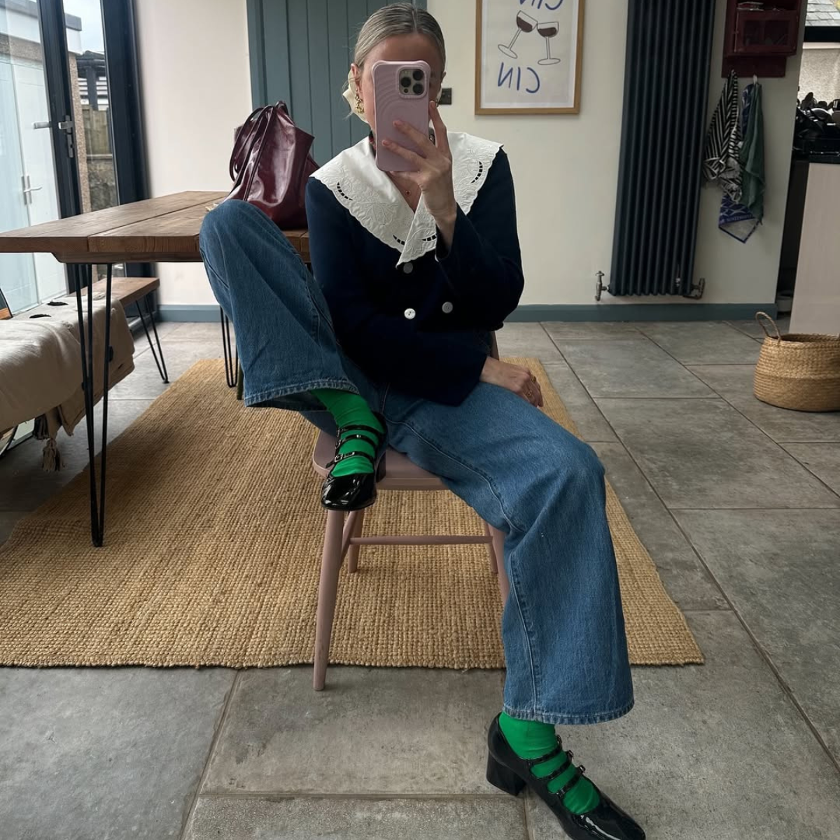 @maimy_pea wears jeans, navy cardigan and green socks