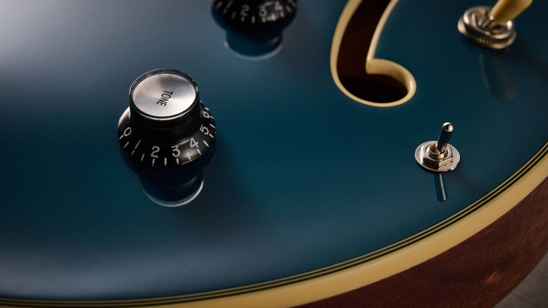 Orangewood Clementine semi-hollow guitar