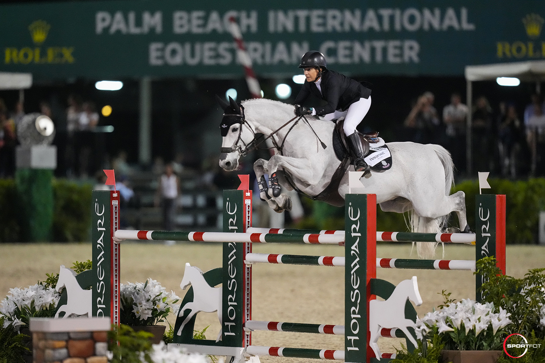 Laura Kraut and Confu on their way to victory at WEF