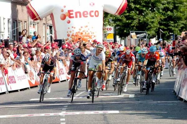 Marcel Kittel (Argos-Shimano) won the sprint royale to win the stage.